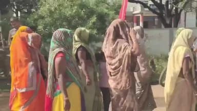 बदरवास: बदरवास कस्बे में महिलाओं ने स्मार्ट मीटर नीति रद्द करने और नशा-अश्लीलता पर रोक लगाने की मांग के साथ रैली निकाली