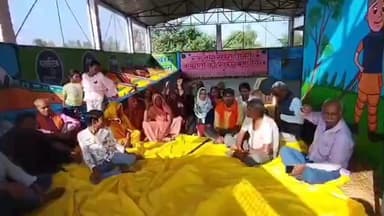 मुसाफिरखाना: कमरौली में छठे दिन भी किसानों का धरना जारी, मुआवज़ा और कार्रवाई की मांग पर अडिग, किसान बोले- 'अब आर-पार की लड़ाई'