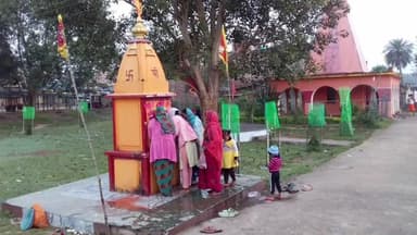 कैरो: कार्तिक पूर्णिमा और देव दिवाली पर कैरो प्रखंड में श्रद्धालुओं ने लगाई आस्था की डुबकी, क्षेत्र में भक्तिमय माहौल