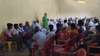 हरनौत: चैनपुर गांव के पैक्स गोदाम में बैठक, महागठबंधन प्रत्याशी अरुण बिंद के लिए वोट की अपील