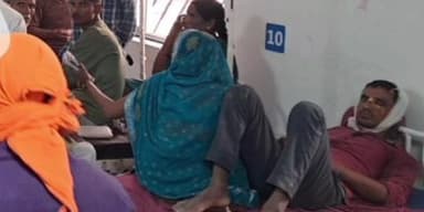 हुसैनाबाद: ज़मीन विवाद ने लिया हिंसक रूप, लाठी-डंडे चले, 21 घायल, घेराबंदी को लेकर दो पक्षों में भिड़ंत, कई गंभीर