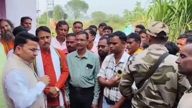 পুঞ্চা: কেন্দায় বেসরকারি স্কুলের ছাত্র মৃত্যুর ঘটনায় শোকাগ্রস্ত পরিবারের কাছে পৌঞ্ছালেন সাংসদ জ্যোর্তিরময় সিং মাহাতো