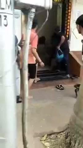 एक ओर भयानक लव जिहाद इस बार मुंबई , विक्रोली में... ,,,,,,,,,
समय पर पुलिस और हिन्दू
भाई आने पर लड़की की
जान बच गई