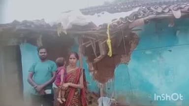 हेरहंज: हुंडरा टोला में बारिश से गरीब ग्रामीण का घर गिरा, सीओ से सहायता और आवास की मांग