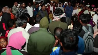 मांडर: मांडर प्रखंड के बंझिला में पूर्व मंत्री बंधु तिर्की ने ग्रामीणों के साथ की बैठक