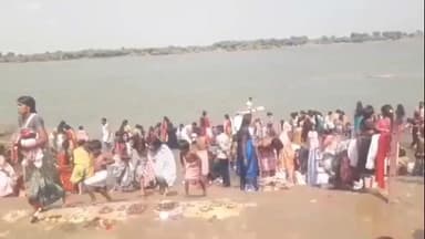 బోధన్: కార్తీక పౌర్ణమి సందర్భంగా రెంజల్ త్రివేణి సంగమానికి పోటెత్తిన భక్తులు