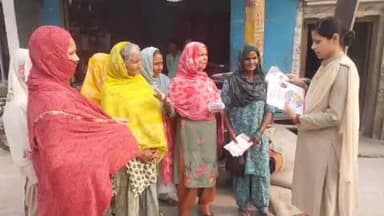 बुढ़ाना: कस्बे में महिला पुलिसकर्मियों ने महिलाओं को हेल्पलाइन नंबरों 1076, 1019, 102 आदि की जानकारी देकर जागरूक किया