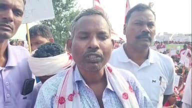 इटखोरी: पिपरवार में बाहरी व्यक्तियों को नौकरी देने और फर्जीवाड़े के विरोध में रैयतों ने किया अंचल का घेराव