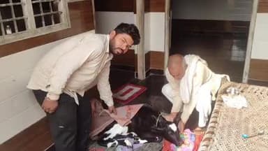 बुढ़ाना: कस्बे में पारसी बस स्टैंड के पास पशुओं में खुर पका और मुंह पका बीमारी के चलते पशु चिकित्सा प्रभारी ने निरीक्षण किया