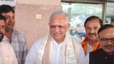 बोध गया: भाजपा के राष्ट्रीय संगठन महामंत्री बी एल संतोष पहुंचे गया एयरपोर्ट, भाजपा कार्यकर्ताओं ने किया भव्य स्वागत