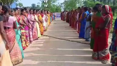 फुल्लीडूमर: भितिया के रंगनियां समेत कई गांवों में जीविका दीदियों ने संथाली नृत्य-गीत से मतदाताओं को किया जागरूक