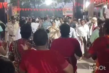 శృంగవరపుకోట: ఎస్.కోట మండలంలో రాజిపేటలో నగరి గాయత్రి అమ్మవారిని,సతీ సమేతంగా దర్శించుకున్న మంత్రి అచ్చంనాయుడు