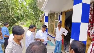 হিঙ্গলগঞ্জ: এসআইআর নিয়ে সাধারণ মানুষদের মন থেকে আতঙ্ক দূর করতে হিঙ্গলগঞ্জের বিভিন্ন এলাকায় ঘুরলেন বিডিও ও পুলিশ