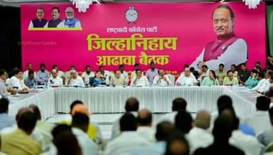 खालापूर: खालापूर तालुक्यातील शिवसेनेचे माजी नगरसेवक प्रसाद वाडकर यांच्यासह अनेक कार्यकर्त्यांचा राष्ट्रवादी काँग्रेसमध्ये प्रवेश