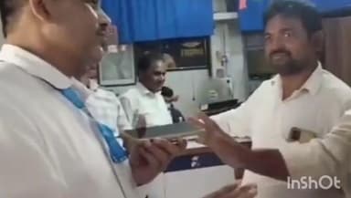 जामखेड: बँकेच्या मॅनेजर ची हिकूमशाही,शेतकऱ्यांना घेऊन सुनील यादव बँकेत घुसले ; पुढे काय झाले पहा...!