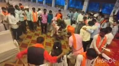 पेठ: पेठरोड येथील श्री बिरसा कला संगम कार्यक्रमात अधिकाऱ्यांसह मान्यवरांनी धरला पारंपारिक नृत्यावर ठेका