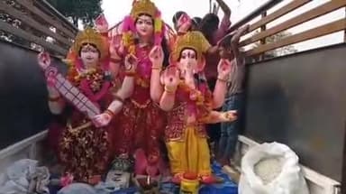 करकेली: ग्राम पंचायत जरहा के घोरमरा में मां लक्ष्मी की भव्य झांकी निकाली गई