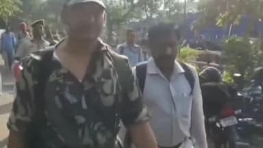 मीनापुर: मीनापुर में विधानसभा चुनाव की तैयारी संपन्न, मतदान कर्मी अपने-अपने बूथों तक पहुंचे