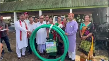 দুধনৈ: দুধনৈৰ উদয়পুৰস্থিত ৰাভা হাছং স্বায়ত্ব শাসিত পৰিষদৰ সচিবালয় প্ৰাংগণত হিতাধিকাৰীৰ মাজত সামগ্ৰী বিতৰণ কৰা হয়