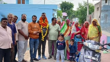 टाटगढ़: नर्मदा की परिक्रमा के लिए परिवारजन, प्रशासक एवं ग्रामीणों ने किया रवाना