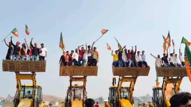 वज़ीरगंज: मुख्यमंत्री योगी आदित्यनाथ ने गया के वजीरगंज में चुनावी सभा में लालू प्रसाद यादव पर बोला हमला