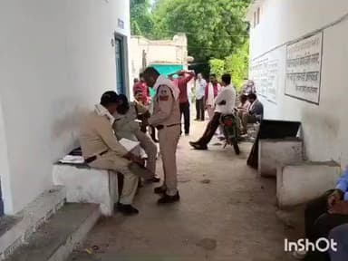 पलेरा: संजय नगर के पास सड़क हादसे में कार सवार दो लोग गंभीर रूप से घायल, ज़िला अस्पताल भेजे गए