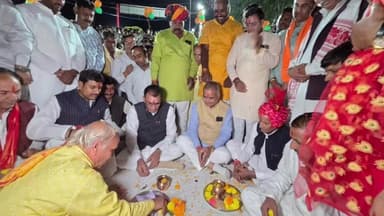 जीरापुर: जीरापुर में कार्तिक पूर्णिमा और गौरव दिवस पर सांसद छापीबांध के कार्यक्रम में शामिल हुए