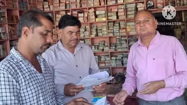 शाढ़ौरा: निर्वाचन नामावली के गहन पुनः निरीक्षण SIR अभियान में बीएलओ दे रहे हैं घर-घर दस्तक