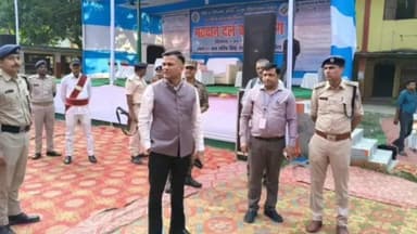 चेरिया बरियारपुर: जिला निर्वाचन पदाधिकारी सह जिलाधिकारी ने विधानसभा के डिस्पैच सेंटर, आरसीएस कॉलेज मंझौल का किया निरीक्षण