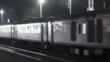 मानवत: मानवत रोड रेल्वे स्थानकावर अडीच लाख रुपये किमतीचे सोन्याचे गंठण चोरट्याने केलेलापास