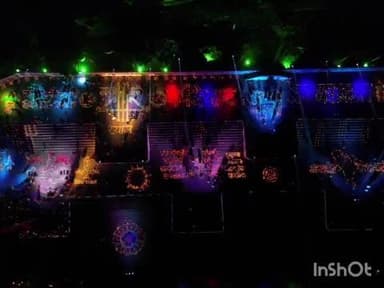 महेश्वर: माँ नर्मदा की जलधारा हजारों दीपों से जगमगाई, काकड़ आरती और आतिशबाजी ने बनाया मनमोहक माहौल