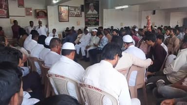 जाफराबाद: नगरपरिषद निवडणुकीच्या पार्श्वभूमीवर माजी आमदार चंद्रकांत दानवे यांनी संपर्क कार्यालयावर घेतली कार्यकर्त्यांची आढावा बैठक