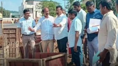 తాడ్వాయి: మేడారంలో అభివృద్ధి పనులను పరిశీలించిన ఆర్ అండ్ బి ఈఈ మోహన్ నాయక్