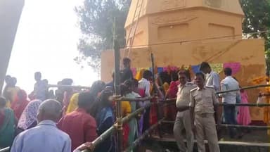 भवानीपुर: बिहार के इकलौते बराह बाबा मंदिर में कार्तिक पूर्णिमा के अवसर पर जलार्पण के लिए उमड़ा आस्था का सैलाब