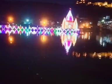 नरसिंहगढ़: कार्तिक पूर्णिमा पर नरसिंहगढ़ के जल मंदिर की विद्युतीय सजावट बनी आकर्षण का केंद्र
