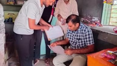 सिणधरी: एईआरओ हीराराम कलबी ने विशेष गहन पुनरीक्षण कार्यक्रम का किया अवलोकन, विशेष गहन पुनरीक्षण को प्रभावी बनाने के दिए निर्देश