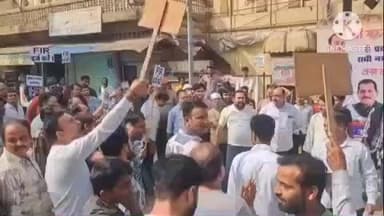 खुरई: छत्तीसगढ़ी नेता की झूलेलाल पर अभद्र टिप्पणी के विरोध में सिंधी समाज का प्रदर्शन, परसा चौराहे पर फूंका पुतला