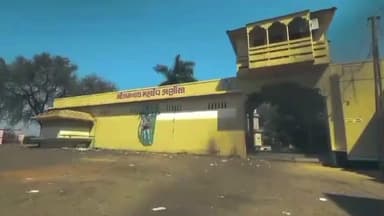 ખંભાત: કાણીસા ગામે દેવોના દેવ કામનાથ મહાદેવના મંદિરે દેવ દિવાળીએ 401 દીવડાઓથી દીપમાળ ઝળહળી ઉઠી.