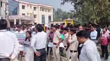 रजौन: रजौन प्रखंड मुख्यालय में शत-प्रतिशत मतदान के लिए मतदाता जागरूकता साइकिल रैली आयोजित