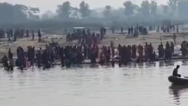 बैरगनियां: बैरगनिया: कार्तिक पूर्णिमा पर उमड़ी श्रद्धालुओं की भीड़, सैंकड़ों ने किया पवित्र स्नान