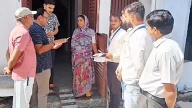 बिजौलिया: बिजौलिया में शुरू हुआ मतदाता सूची पुनरीक्षण अभियान, बीएलओ घर-घर पहुंचकर कर रहे गणना प्रपत्र का सर्वे