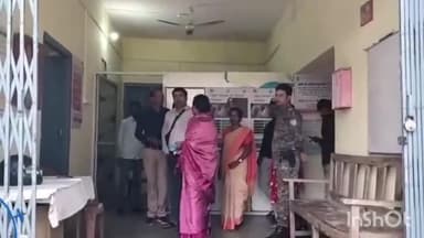 पूर्वी टुंडी: जिप अध्यक्ष शारदा सिंह अचानक गढररघुनाथपुर स्वास्थ्य केंद्र पहुंची, वीडियो वायरल