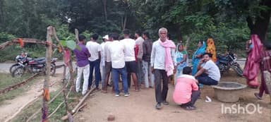 सतगावां: ई-रिक्शा हटाने के दौरान दबने से एक व्यक्ति की मौत