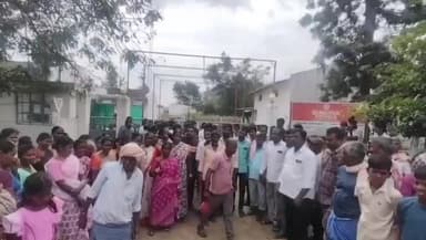 హత్నూర: దుర్వాసన భరించలేమంటూ సుగుణ పౌల్ట్రీ ఫుడ్ కంపెనీ ఎదుట పోతుల బొగడ గ్రామస్తుల ధర్నా