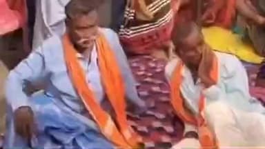खड्डा: तीनबर्दहा तुर्कही गाँव में जीने लायक आवासीय जमीन की पट्टे की मांग पर बैठे मुसहरों का अनशन जूस पिलाकर समाप्त कराया गया