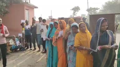 चौथम: चौथम प्रखंड के 125 मतदान केंद्रों पर कड़ी सुरक्षा के बीच मतदान शुरू