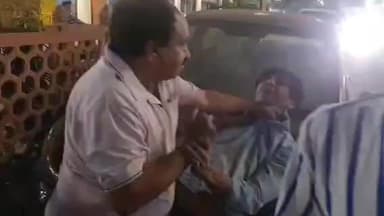 मुरादाबाद: बुध बाजार कोतवाली क्षेत्र में युवक के साथ बेरहमी से मारपीट का वीडियो हुआ वायरल