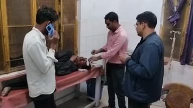 गरौठा: एरच थाना क्षेत्र में अज्ञात वाहन की टक्कर से एक व्यक्ति घायल, झांसी मेडिकल कॉलेज किया गया रेफर
