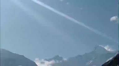 सांगला: किन्नौर के ऊँचे ग्रामीण इलाकों में बर्फबारी के बाद पैदल मार्ग और पानी के जलस्त्रोत जमने लगे, बर्फ से ढके ऊँचे पहाड़