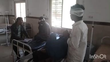 त्योंदा: वागरोद चौराहा एनएच-146 पर आयशर ट्रक और लोडिंग पिकअप की टक्कर, तीन घायल